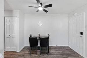 Modern 1BR Monthly Stay Pool, Gym & Parking