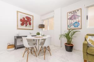 Beautiful Apartment, 350m from the Arenal beach, sleeps 6, private covered parking, 2 outdoor terraces