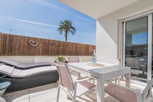 Beautiful Apartment, 350m from the Arenal beach, sleeps 6, private covered parking, 2 outdoor terraces