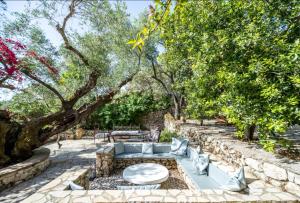 Villa Aeolus Stylish Villa with Pool Masterbedroom with seperate Mezzanine