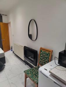 Modern Private Studio Near Mitcham Eastfields Stn