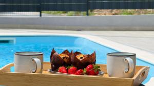 Moonlight Luxury Apartment with Private Pool and Parking