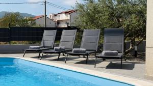 Moonlight Luxury Apartment with Private Pool and Parking
