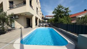 Moonlight Luxury Apartment with Private Pool and Parking