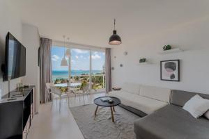 *SUN SCAPE Beachfront Studio by Casa Paraiso*