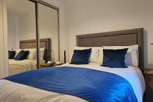 2 Bed Apartment Sleeps 4 - Seaviews - Free Parking