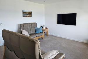 2 Bed Apartment Sleeps 4 - Seaviews - Free Parking