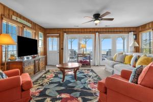 Sea And Sound by Oak Island Accommodations