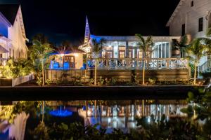 Lukes BZ Dream and Mistico Beach Club plus Boat Shuttle