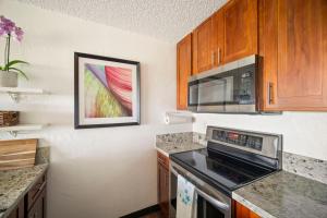 Hale Niu peek ocean view