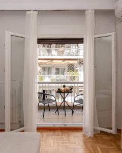 Modern 2BR with balcony - Agia Sofia