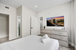 Chic 2BR 2BA South Beach Spot Ocean 1 Min Away 202