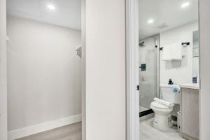 Chic 2BR 2BA South Beach Spot Ocean 1 Min Away 202