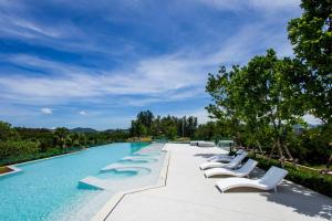 Beachfront luxury apartment Bangtao