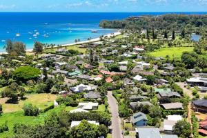 4 bd walk to shops restaurants and beach
