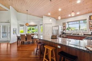 4 bd walk to shops restaurants and beach