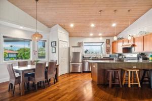4 bd walk to shops restaurants and beach