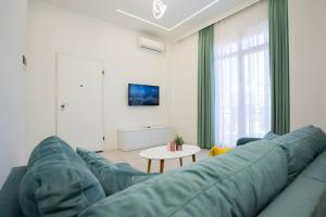 Athos Apartment by TOK