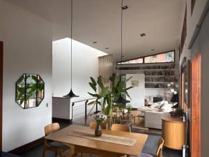 Stylish, bioclimatic family house