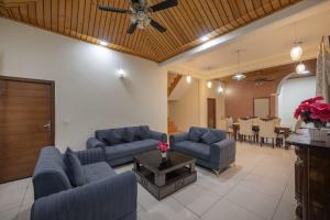 A Poolside Paradise Villa I Pet friendly & Serviced Villa I Open Air Lawn & Plunge Pool I Bonfire I Dance I Music I Full Party I Kasauli By Exotic Stays