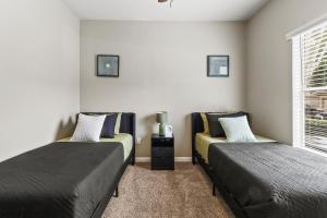 Stylish 3BR Getaway Close to Food & Fun