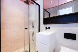2 bed near Victoria station - 3