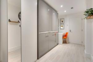 Studio steps from Marylebone St