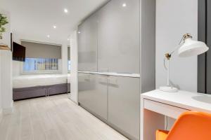 Studio steps from Marylebone St