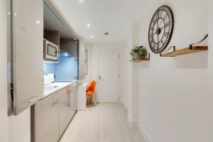 Studio steps from Marylebone St