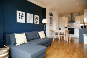 New Luxury 2 Bedroom Apartment with Great Links to Central London