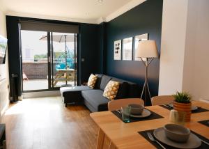 New Luxury 2 Bedroom Apartment with Great Links to Central London