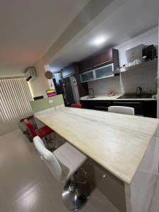 Habitación en apartamento compartido frente a Maiquetía!