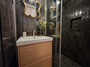 Charming and unique apartment with balcony by the Great Synagogue