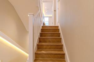 New Spacious 3 Bed 2 Bath Flat Near Central London