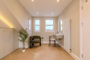 New Spacious 3 Bed 2 Bath Flat Near Central London