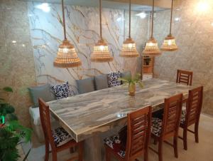 Comfortable 2-Story Home for Families & Groups