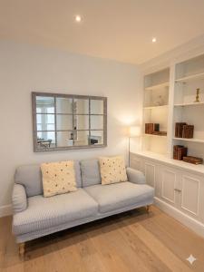 Luminous Modern Flat Style & Comfort