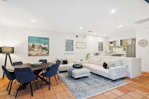 North Fremantle Retreat Walk to Beach, River & Train