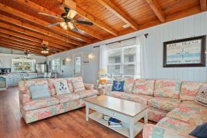 Selah by Oak Island Accommodations