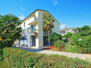 Apartment with terrace near Umag beach