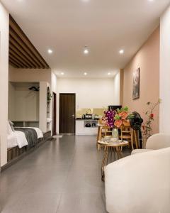 Aura Beachfront Hotel - Apartment