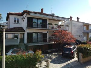 Umag flat with terrace and garden