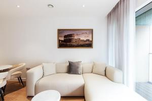 Stylish 2-Bed by The O2 with Balcony