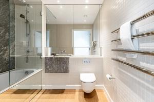 Stylish 2-Bed by The O2 with Balcony
