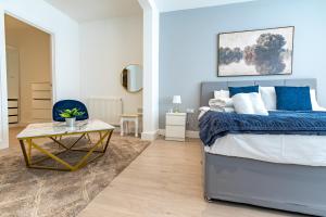 Elegant King Suite in Wembley Villa by Aureva Residences