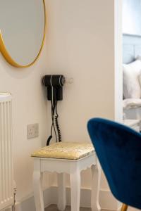 Elegant King Suite in Wembley Villa by Aureva Residences