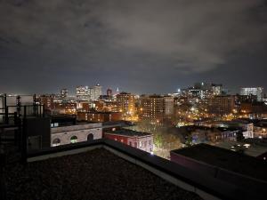Penthouse with a great view in DT! 5 mins to metro