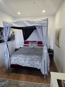 Penthouse with a great view in DT! 5 mins to metro