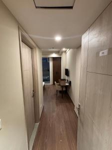 CozyCube Modern Studio