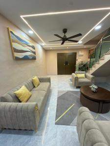Elegant Modern Stay , Middle Town Kulai 10-11 Pax